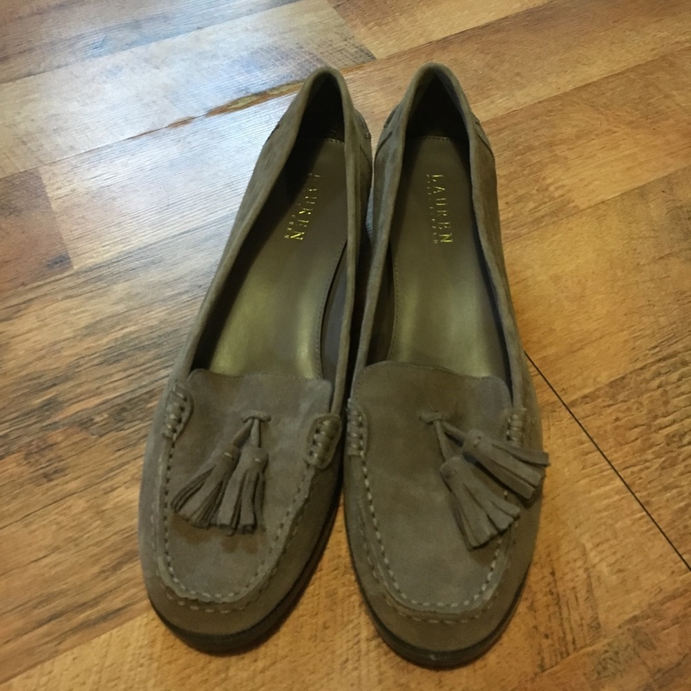 Ralph Lauren tan tasseled kitten heels